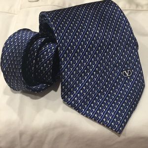 Valentino V men neck tie blue white 59” by 4” wide